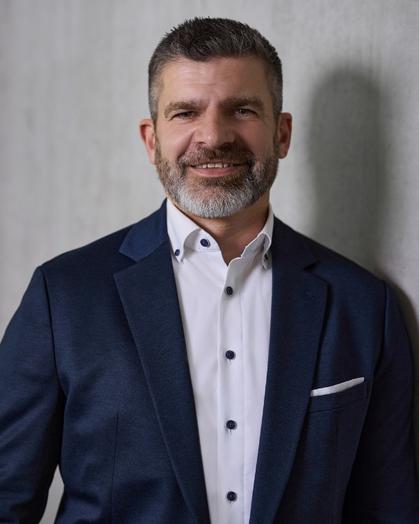 Eduard Kasdorf, Leitung IT